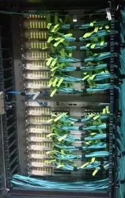详细整理机房布线工艺，如何让汇总的弱电线缆更加整齐美观(图1)